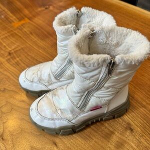 SPROX Space Walk Faux Fur Lined Boot In White Iridescent. Size Toddler 1…